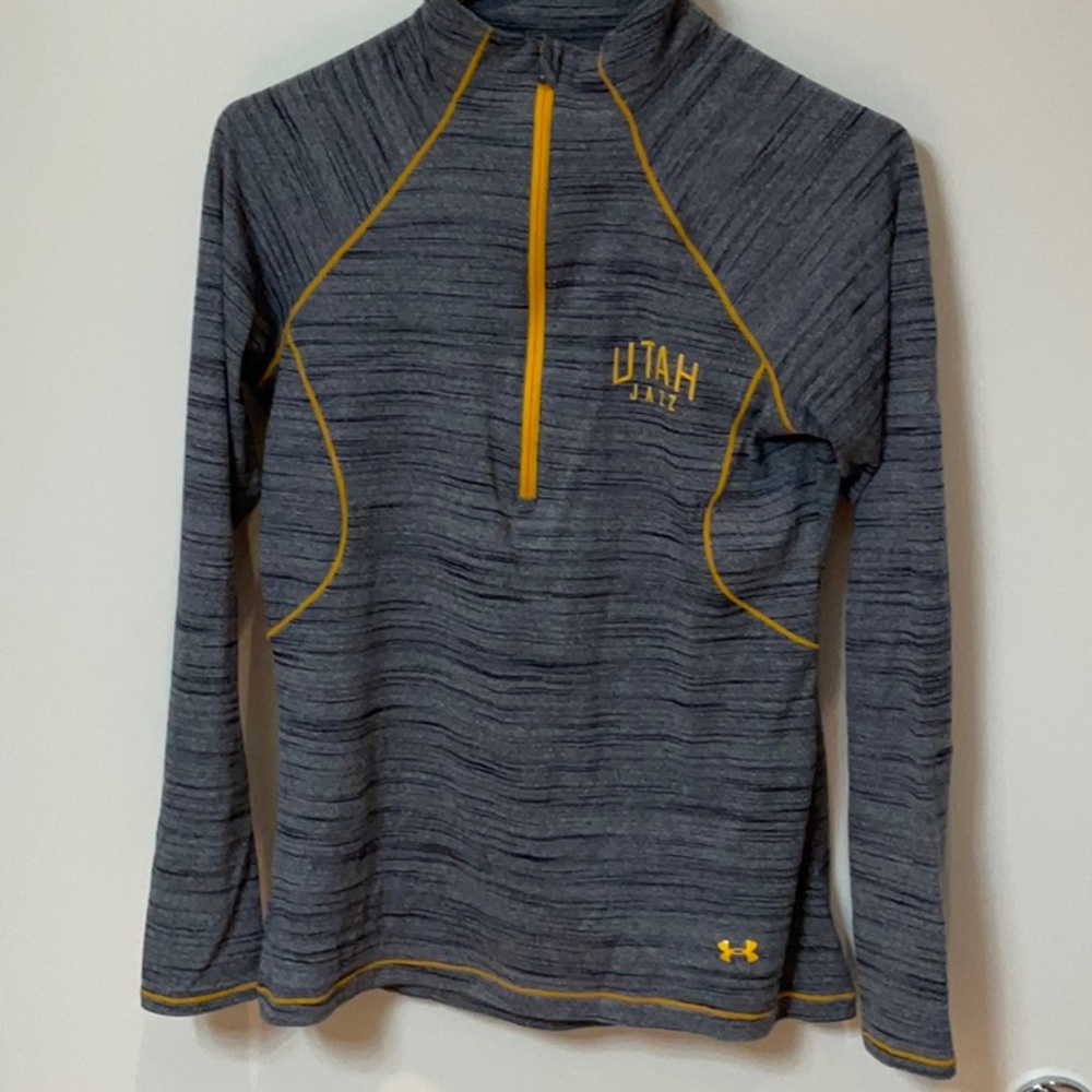 Under Armour zipup top